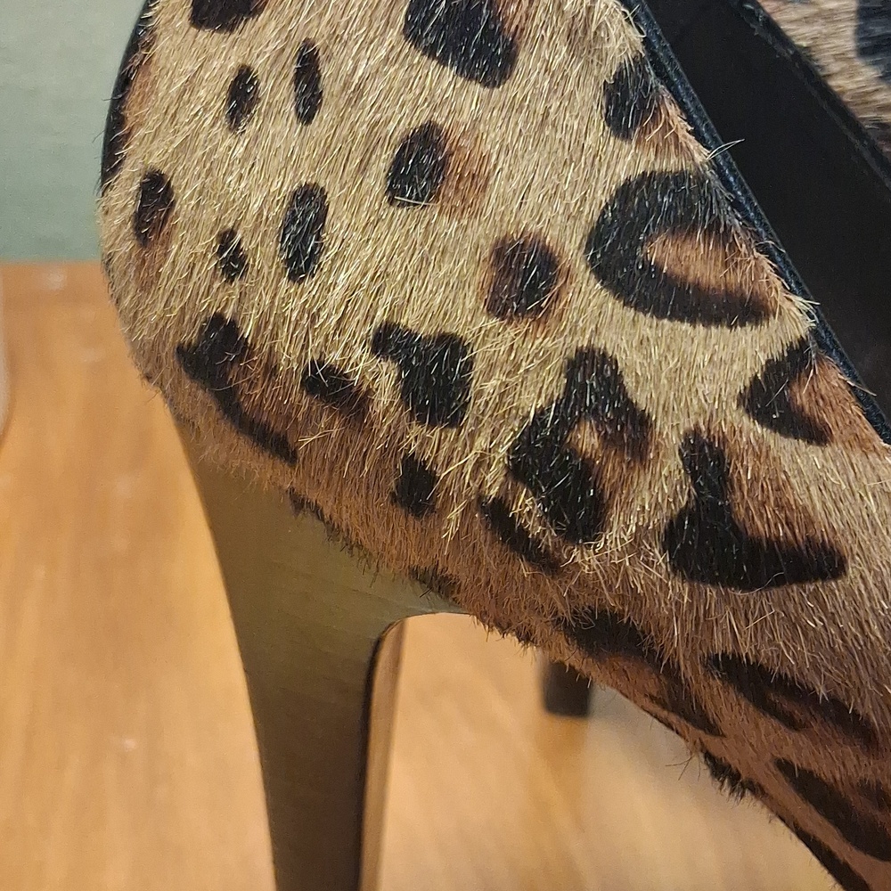 Stuart Weitzman Cheetah Heels Size 6 - Picture 2 of 15